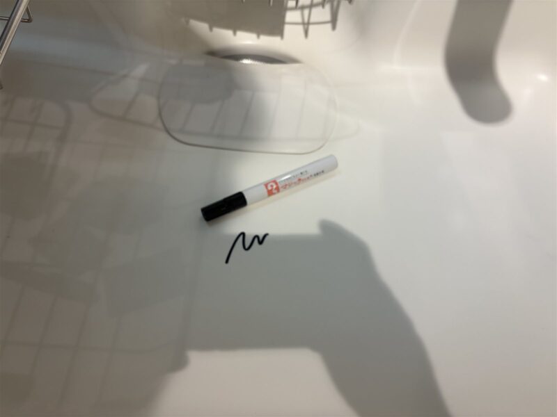 人造大理石に油性マジックで落書きした汚れ落ち検証