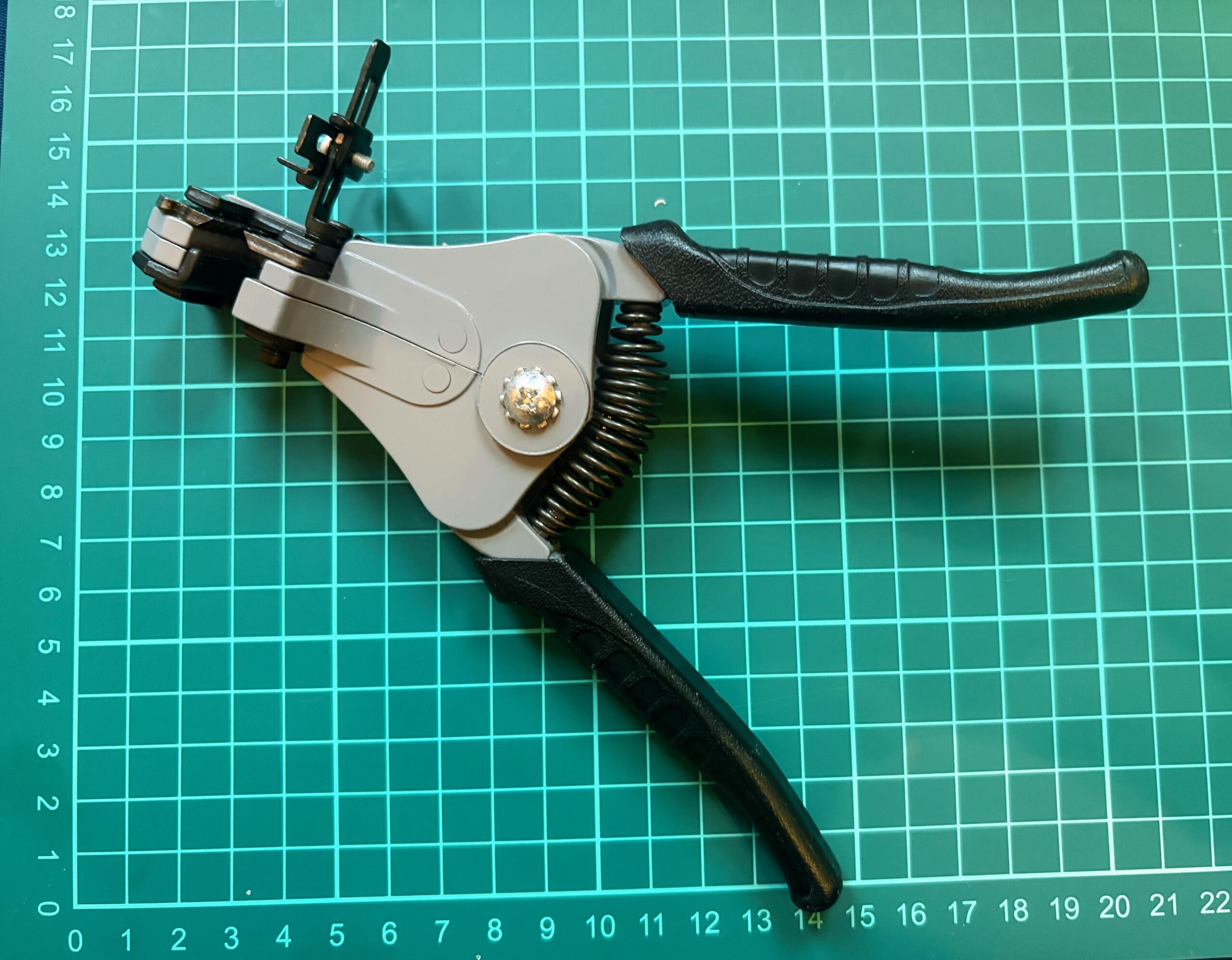 HOZANのワイヤーストリッパーP-90-Cの全体